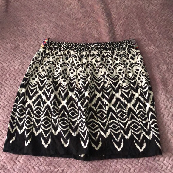 Beautiful skirt - Fits true to size - Picture 3 of 3
